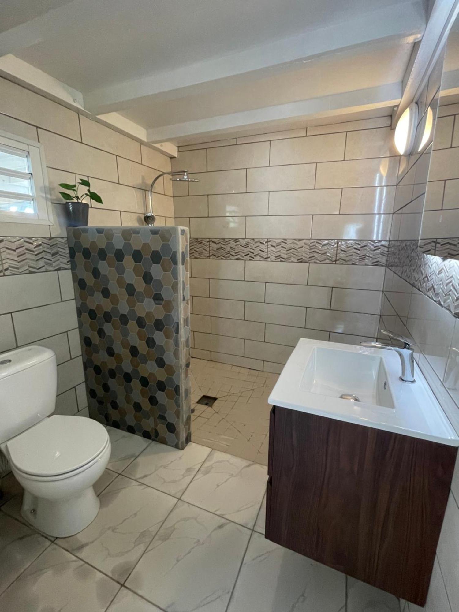 Adenora Bed & Breakfast Saint-Joseph Bagian luar foto