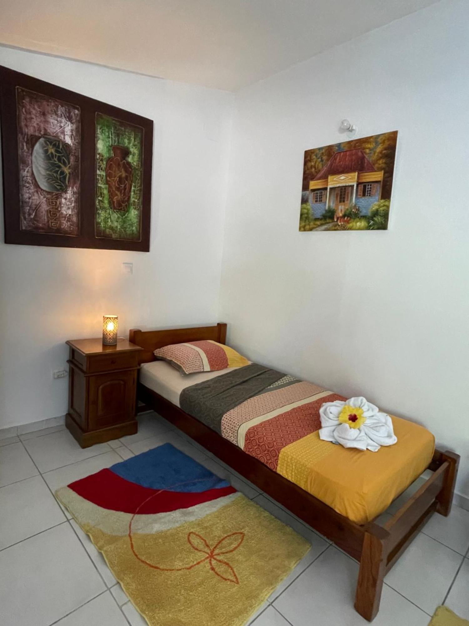 Adenora Bed & Breakfast Saint-Joseph Bagian luar foto